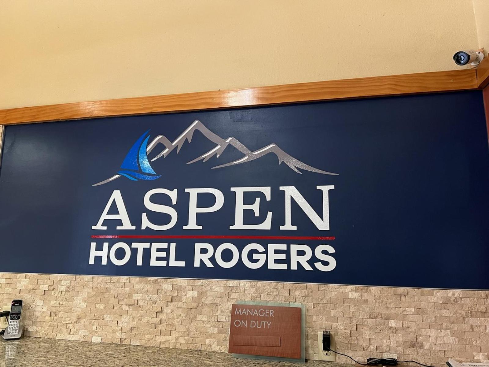 Aspen Hotel Rogers Formerly Americ Inn Esterno foto